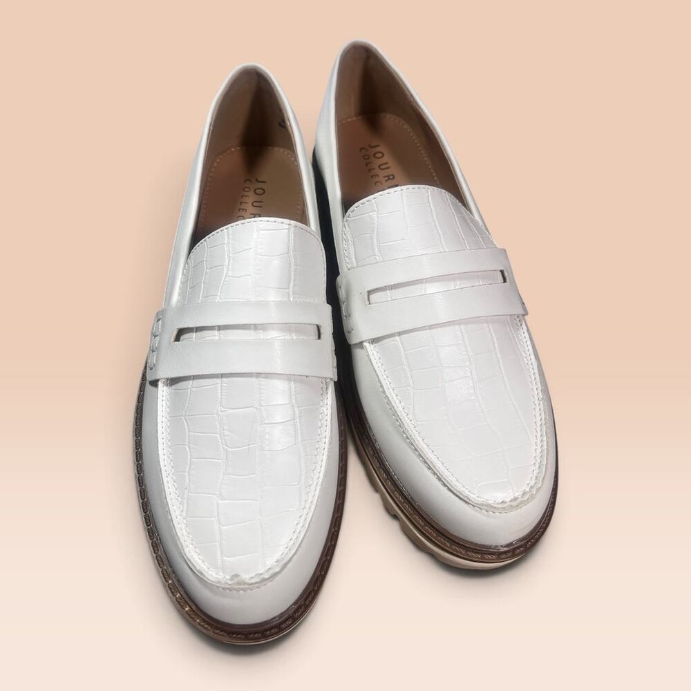 Journee Collection Kenly White Croco Embossed Tongue Loafer Lug Sole 7.5 NWB
